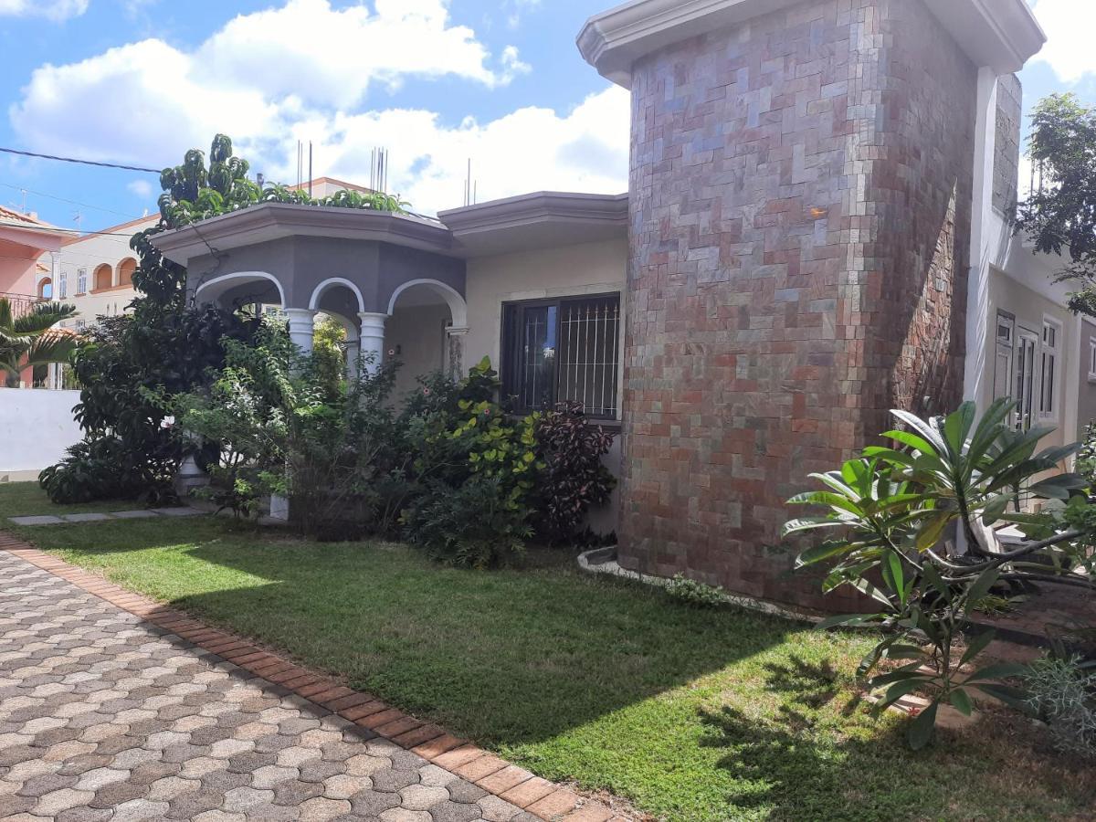 Cardamon Villa Is A 2 Bedroom With 1 Bathroom And Seperate Toilet Detached House With Ac And Swimming Pool , 5 Minutes Walk From Flic En Flac Public Beach Εξωτερικό φωτογραφία