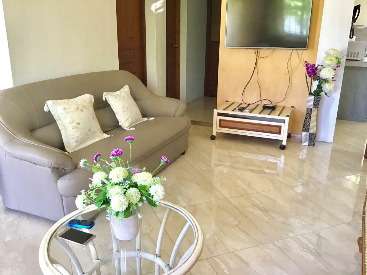 Cardamon Villa Is A 2 Bedroom With 1 Bathroom And Seperate Toilet Detached House With Ac And Swimming Pool , 5 Minutes Walk From Flic En Flac Public Beach Εξωτερικό φωτογραφία