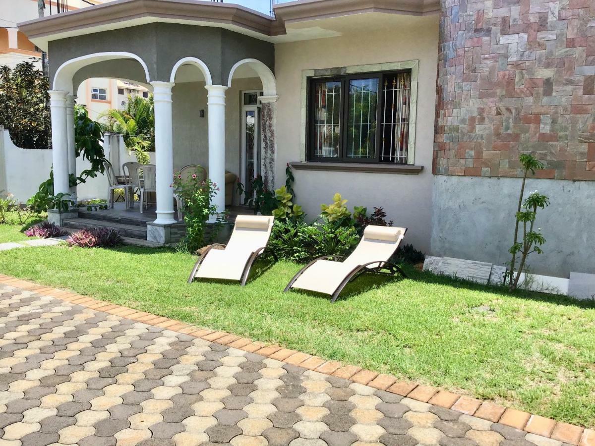 Cardamon Villa Is A 2 Bedroom With 1 Bathroom And Seperate Toilet Detached House With Ac And Swimming Pool , 5 Minutes Walk From Flic En Flac Public Beach Εξωτερικό φωτογραφία