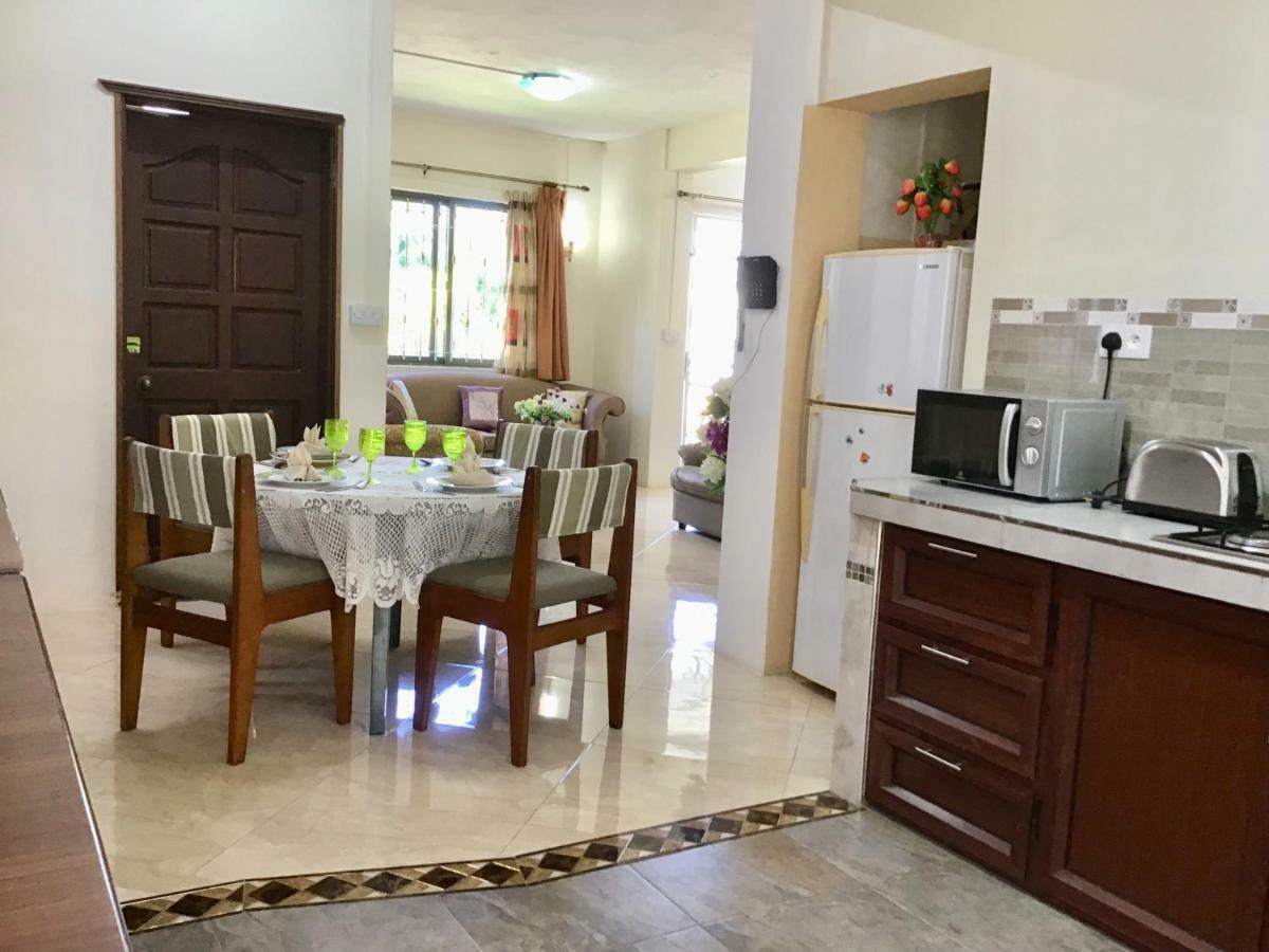 Cardamon Villa Is A 2 Bedroom With 1 Bathroom And Seperate Toilet Detached House With Ac And Swimming Pool , 5 Minutes Walk From Flic En Flac Public Beach Εξωτερικό φωτογραφία