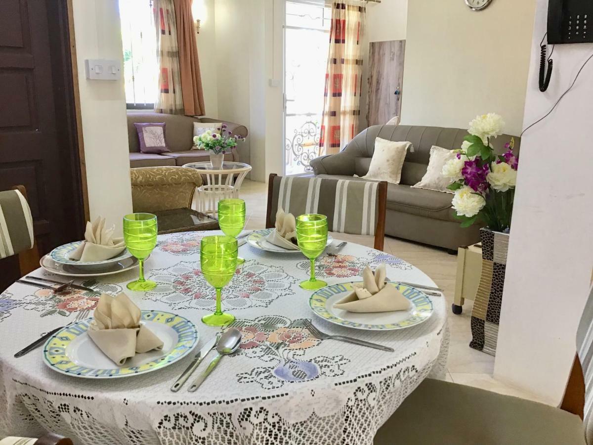 Cardamon Villa Is A 2 Bedroom With 1 Bathroom And Seperate Toilet Detached House With Ac And Swimming Pool , 5 Minutes Walk From Flic En Flac Public Beach Εξωτερικό φωτογραφία