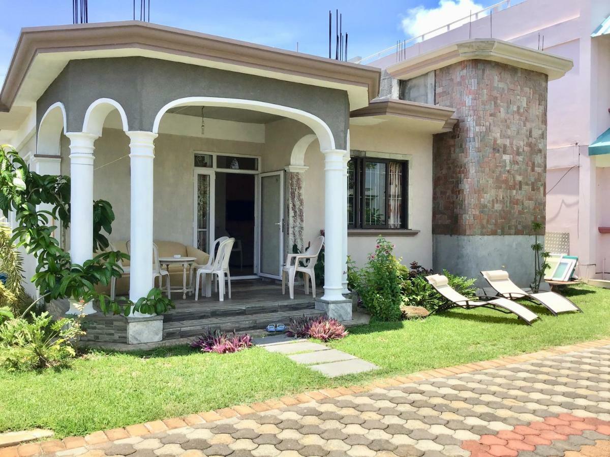 Cardamon Villa Is A 2 Bedroom With 1 Bathroom And Seperate Toilet Detached House With Ac And Swimming Pool , 5 Minutes Walk From Flic En Flac Public Beach Εξωτερικό φωτογραφία