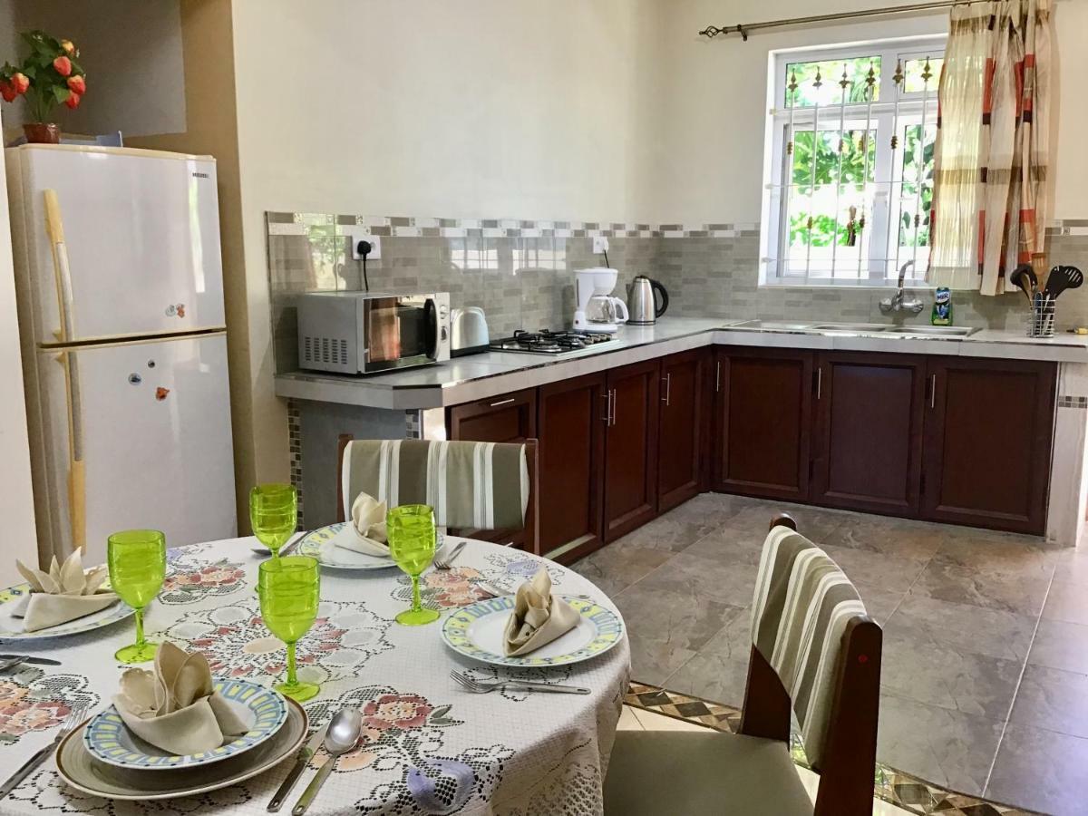 Cardamon Villa Is A 2 Bedroom With 1 Bathroom And Seperate Toilet Detached House With Ac And Swimming Pool , 5 Minutes Walk From Flic En Flac Public Beach Εξωτερικό φωτογραφία